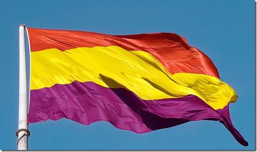 bandera-al-viento-tricolor